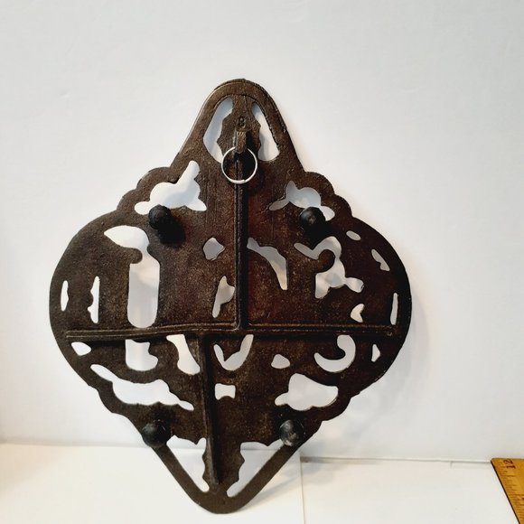 Vintage Avon Brass, Footed Trivet & Wall Hanging "JOY" with Christmas Holly - Picture 7 of 9